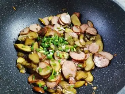 Make Sour cucumber with red sausage step 6
