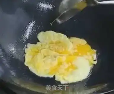 Make Tomato fried eggs step 2