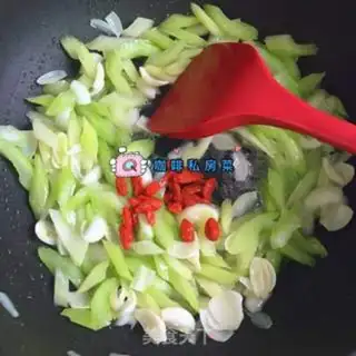 Make Celery makes lilies step 7