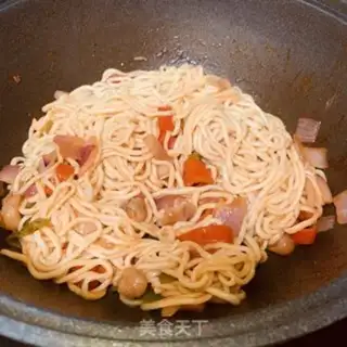 Make Black pepper beef noodles step 18