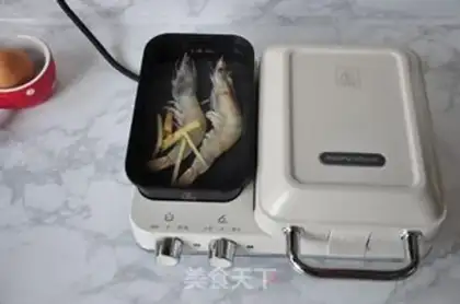 Make Shrimp sandwich step 1