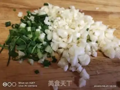 Make Hands torn chicken noodles step 0