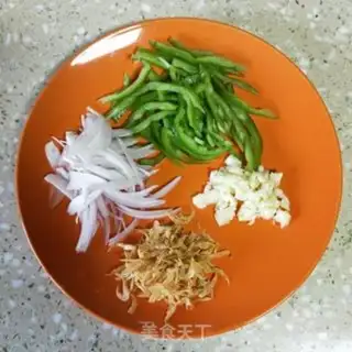 Make Cream shrimp, fried eggs step 1