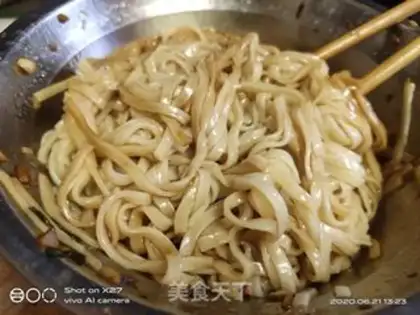 Make Hands torn chicken noodles step 4