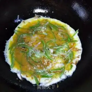 Make Cream shrimp, fried eggs step 6