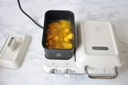 Make Pineapple sandwich step 2