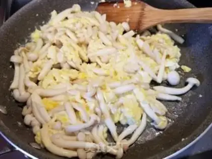 Make White mushroom fried eggs step 4