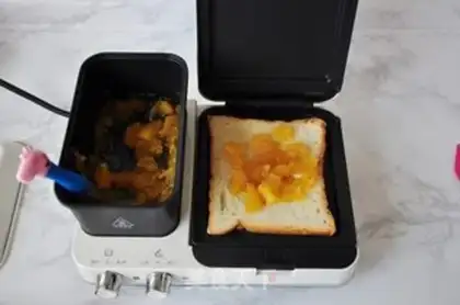 Make Pineapple sandwich step 4