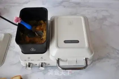 Make Pineapple sandwich step 6