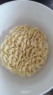 Make Tomato egg noodles step 1