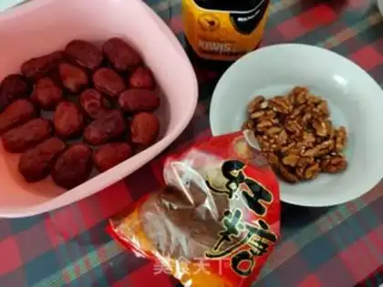 Make Red dates steaming walnuts step 0