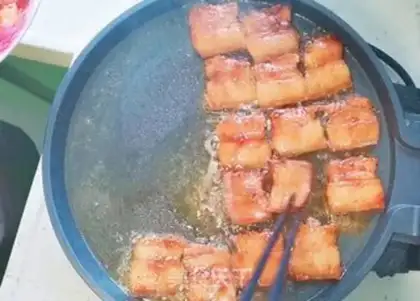 Make Red dates steaming walnuts step 1