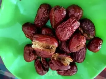 Make Red dates steaming walnuts step 3