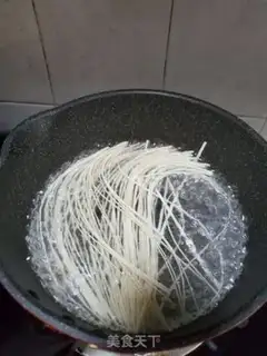 Make Roasted duck curry noodles step 4