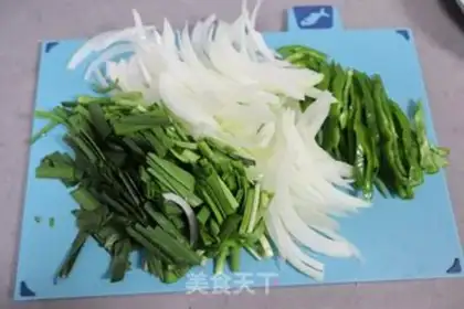 Make Onion pepper fried rabbit step 2