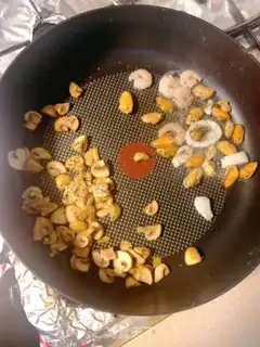 Make Butter and seafood pasta step 4