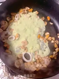 Make Butter and seafood pasta step 5