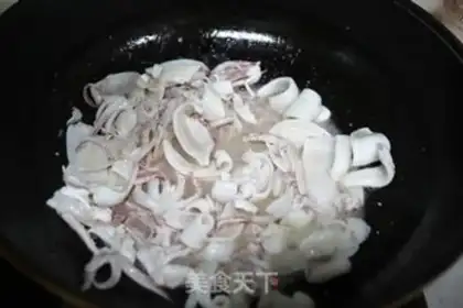 Make Onion pepper fried rabbit step 4