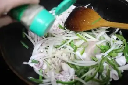 Make Onion pepper fried rabbit step 6