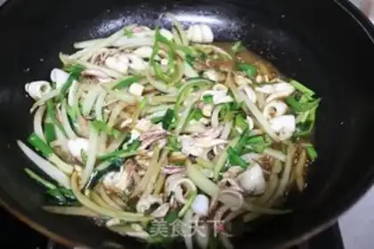 Make Onion pepper fried rabbit step 7