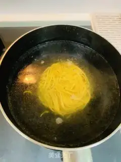 Make Egg noodle step 0