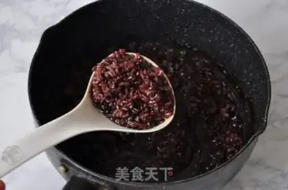 Make Black sugar, red bean milk step 5