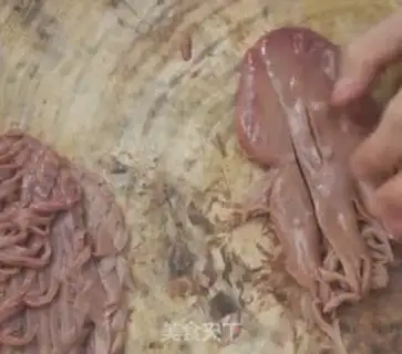Make Red oil and a bouquet step 2