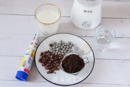 Make A dirty milk tea with bean step 0