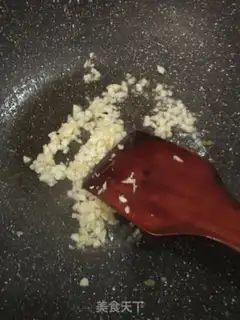 Make Garlic salsa step 4