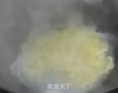 Make Handmade tomato egg noodles step 8