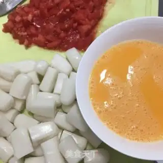 Make Tomato eggs, fried cake step 0