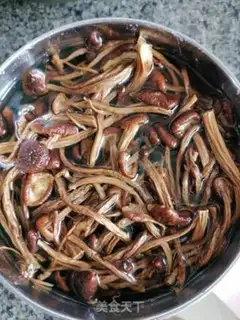 Make Tea mushroom soup step 1