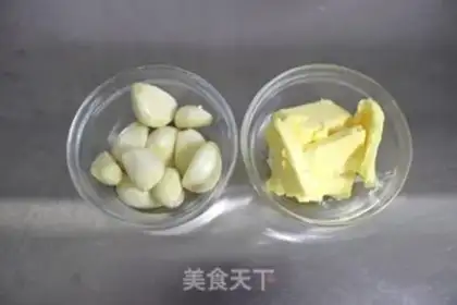 Make Garlic hand tore bread step 4