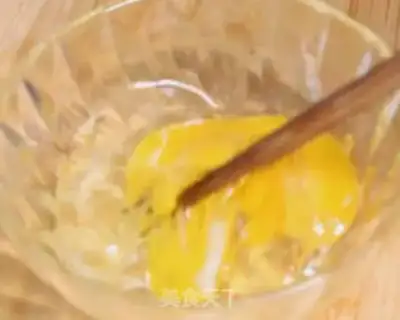 Make Four seasons of bean fried eggs step 3