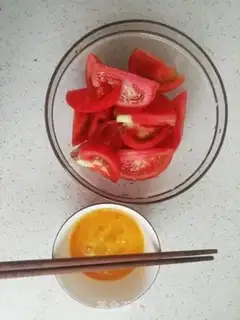 Make Tomato egg soup step 1