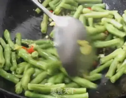 Make Four seasons of bean fried eggs step 6