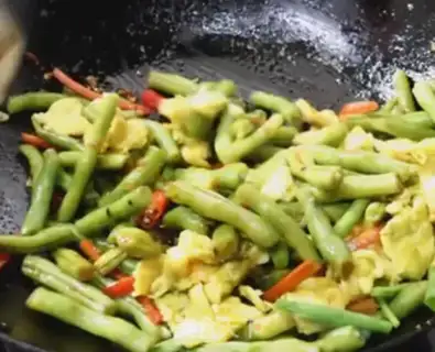Make Four seasons of bean fried eggs step 7