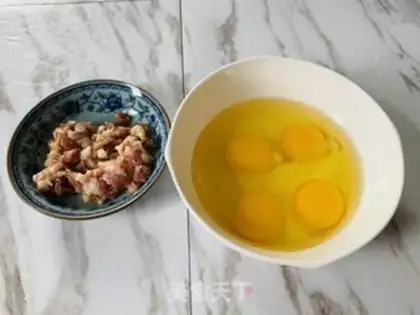 Make Pyramid meat and fresh eggs step 0