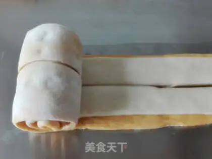 Make Pumpkin double-coloured coconut roll step 4