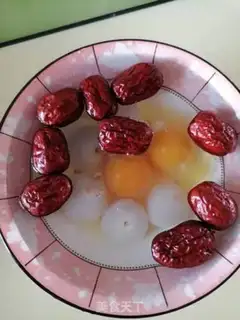 Make Egg soup step 1