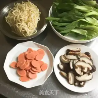 Make Ham mushrooms and noodles step 0