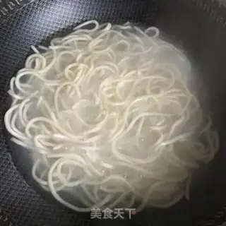 Make Ham mushrooms and noodles step 1