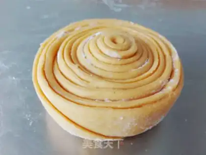 Make Pumpkin annual roll step 1