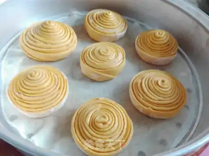 Make Pumpkin annual roll step 2