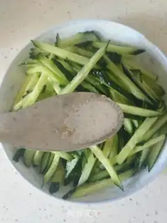 Make cucumber with eggs step 2