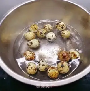 Make Chicken with quail eggs step 0