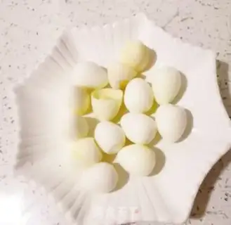 Make Chicken with quail eggs step 1