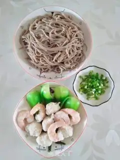 Make Fishball shrimp greasy noodles step 4