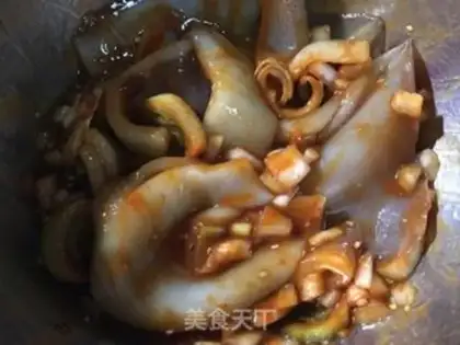 Make Spicy squid step 1