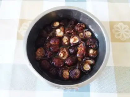 Make HOMEMADE XO SEAFOOD SAUCE step 1